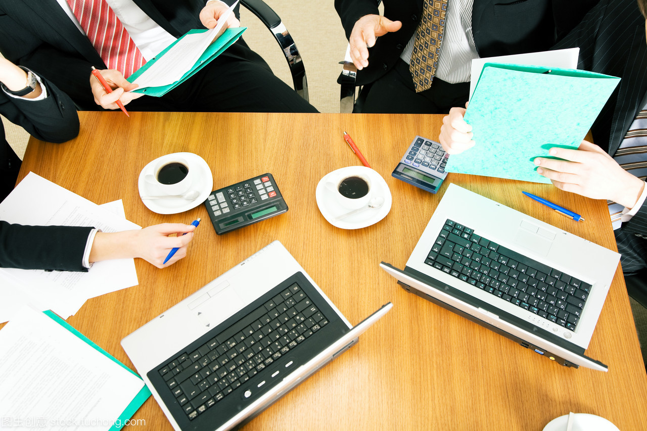 商務(wù)服務(wù)中的團(tuán)隊(duì)協(xié)作與個(gè)人專業(yè)精神